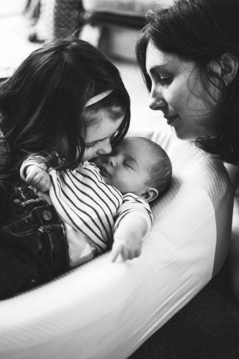 Séance photo nouveau-né grande soeur bébé Rennes