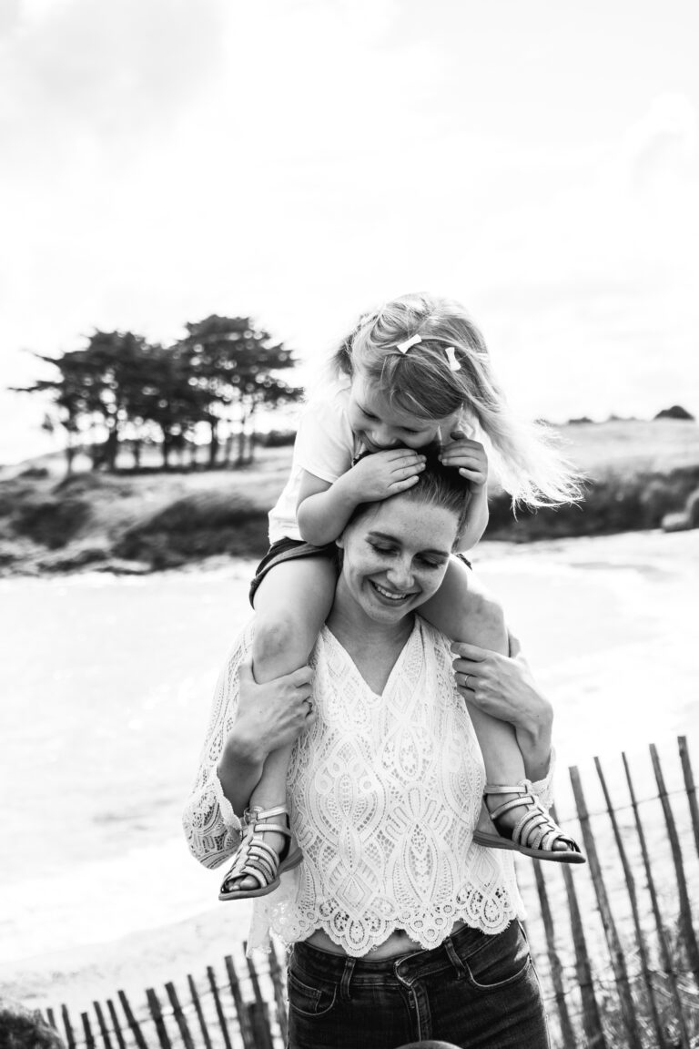 Séance photo famille plage mère fille Bretagne Rennes