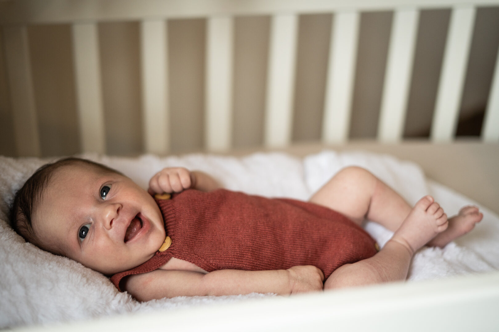 Séance photo nouveau-né éveillé Rennes