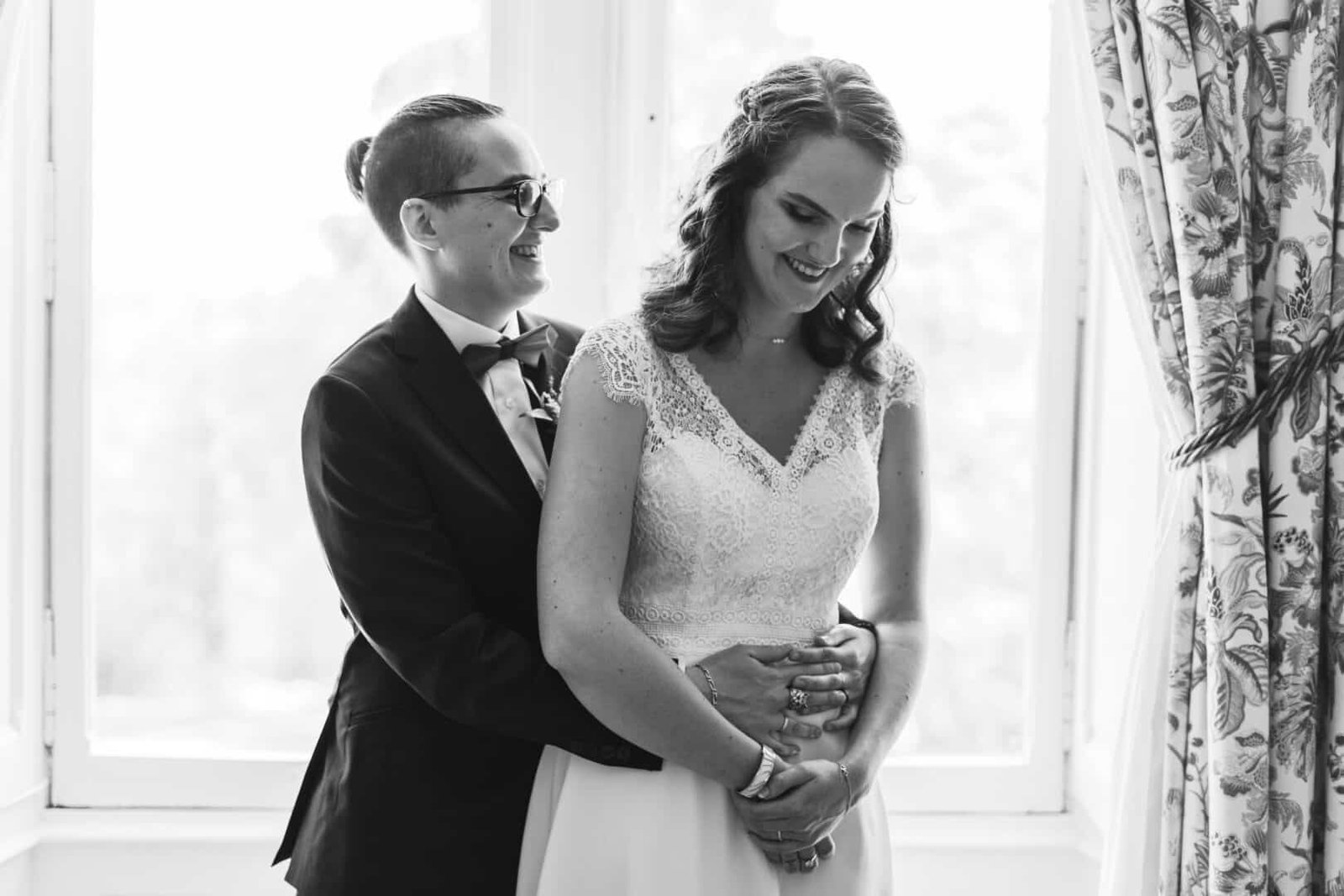 Quand réserver son photographe de mariage pour des préparatifs complices